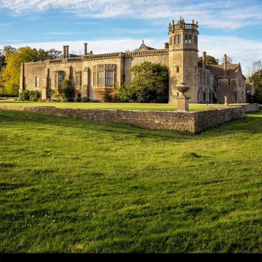 Lacock, Wiltshire背卡
